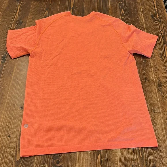 Men’s Lululemon metal vent short sleeve - Picture 2 of 2
